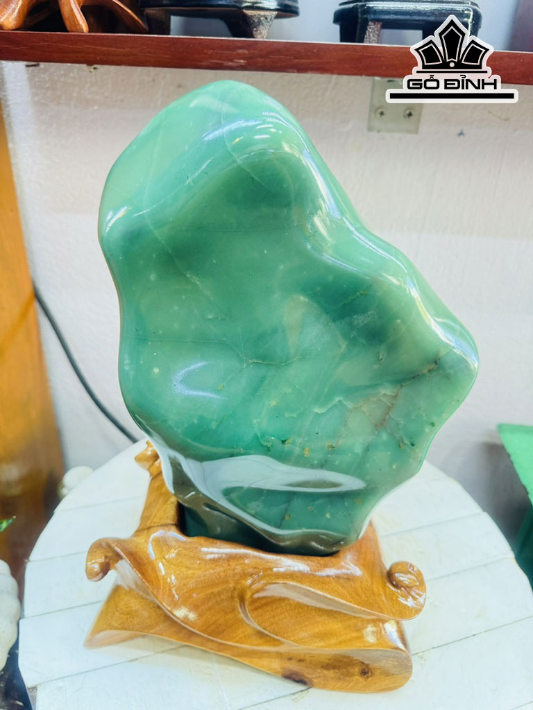 Tác Phẩm Đá Thạch Anh Xanh Cao 37 Ngang 20 (cm) 10,7kg