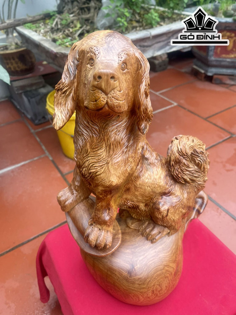 Tượng Chó Gỗ Hương Cao 50 Ngang 32 Sâu 21 (cm)