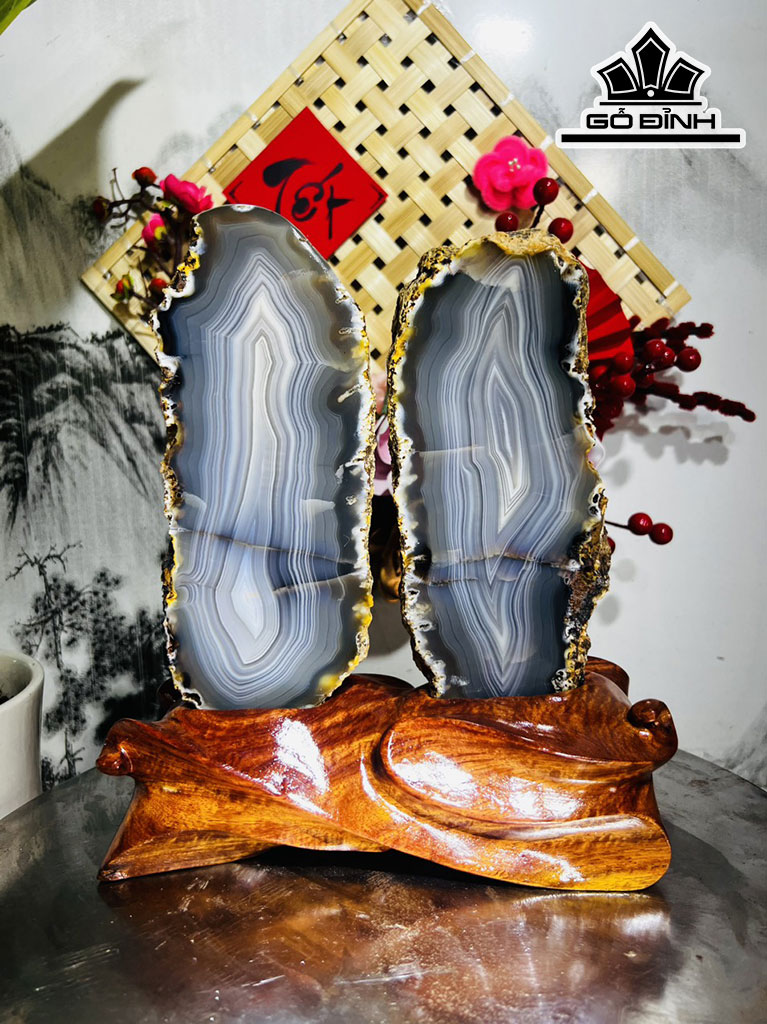 Tác Phẩm Cánh Bướm Đá Mã Não Cao 26 Ngang 22 (cm) 3kg