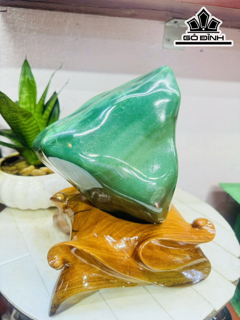 Tác Phẩm Đá Thạch Anh Xanh Cao 27 Ngang 20 (cm) 7kg