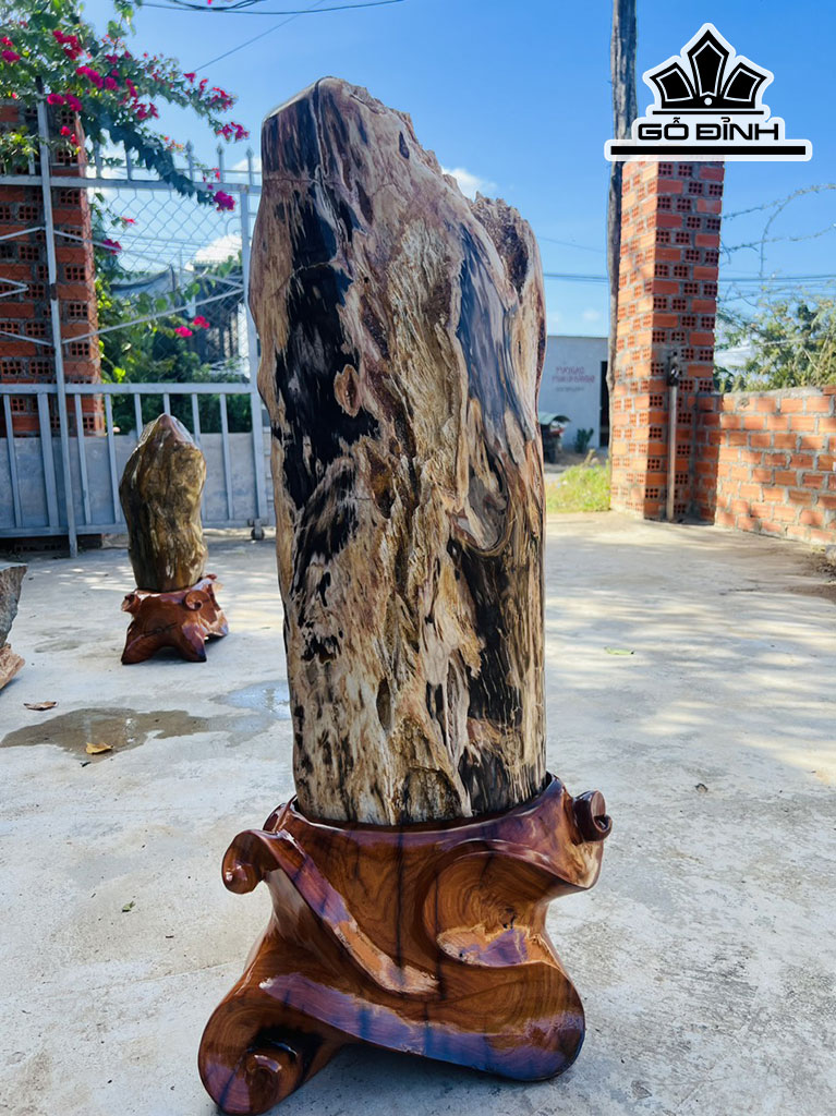 Tác Phẩm Gỗ Hóa Ngọc Cao 88 Ngang 37 (cm) 45kg
