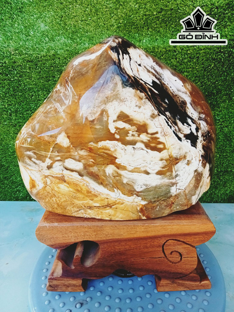 Tác Phẩm Gỗ Hóa Ngọc Cao 27 Ngang 22 (cm) 5,5kg
