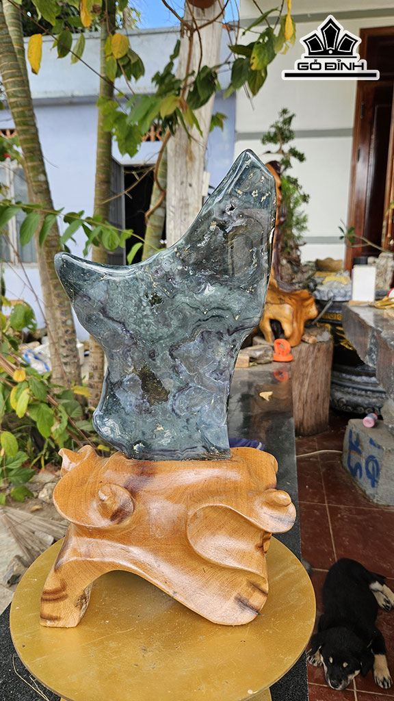 Tác Phẩm Đá Canxedon Cao 43 Ngang 19 (cm) 3,5kg