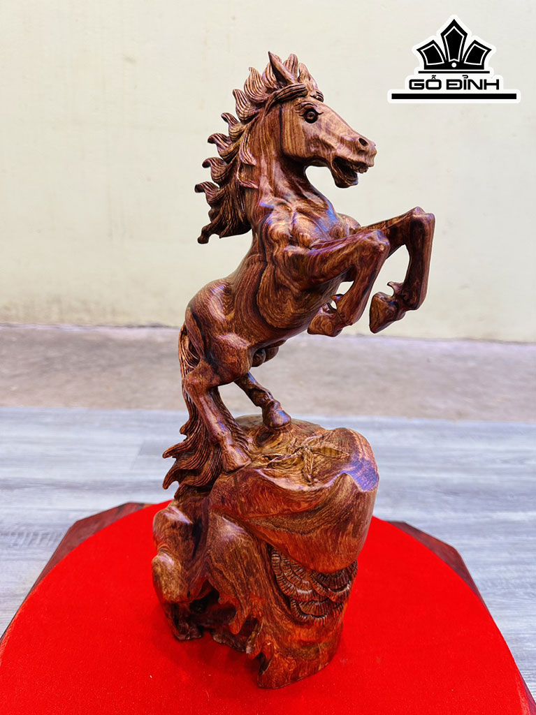 Tượng Ngựa Phong Thủy (Nhất Mã Phi Thiên) Gỗ Cẩm Cao 43 Ngang 20 Sâu 11 (cm)