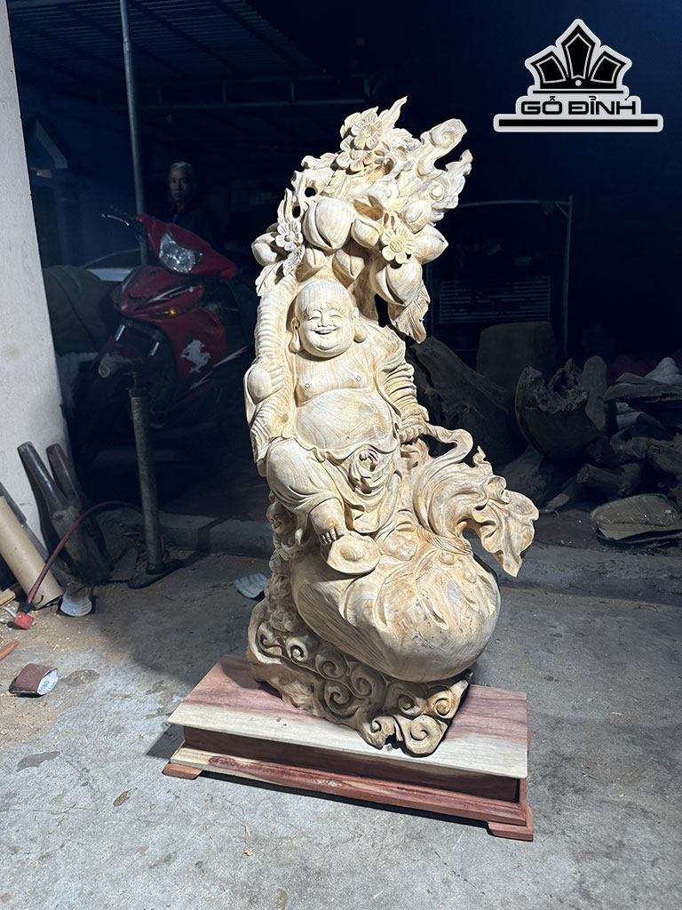 Tượng Di Lặc Vác Cành Đào Cao 81 Ngang 45 Sâu 28 (cm)