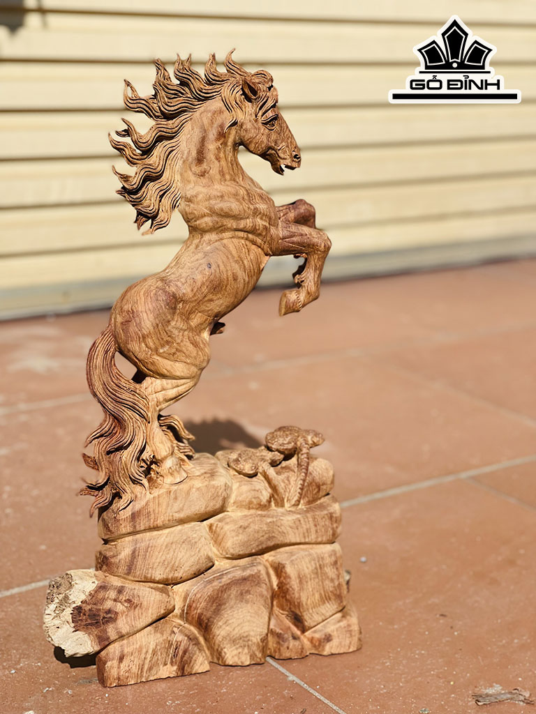 Tượng Ngựa Phong Thủy (Nhất Mã Phi Thiên) Gỗ Hương Cao 55 Ngang 34 Sâu 17 (cm)