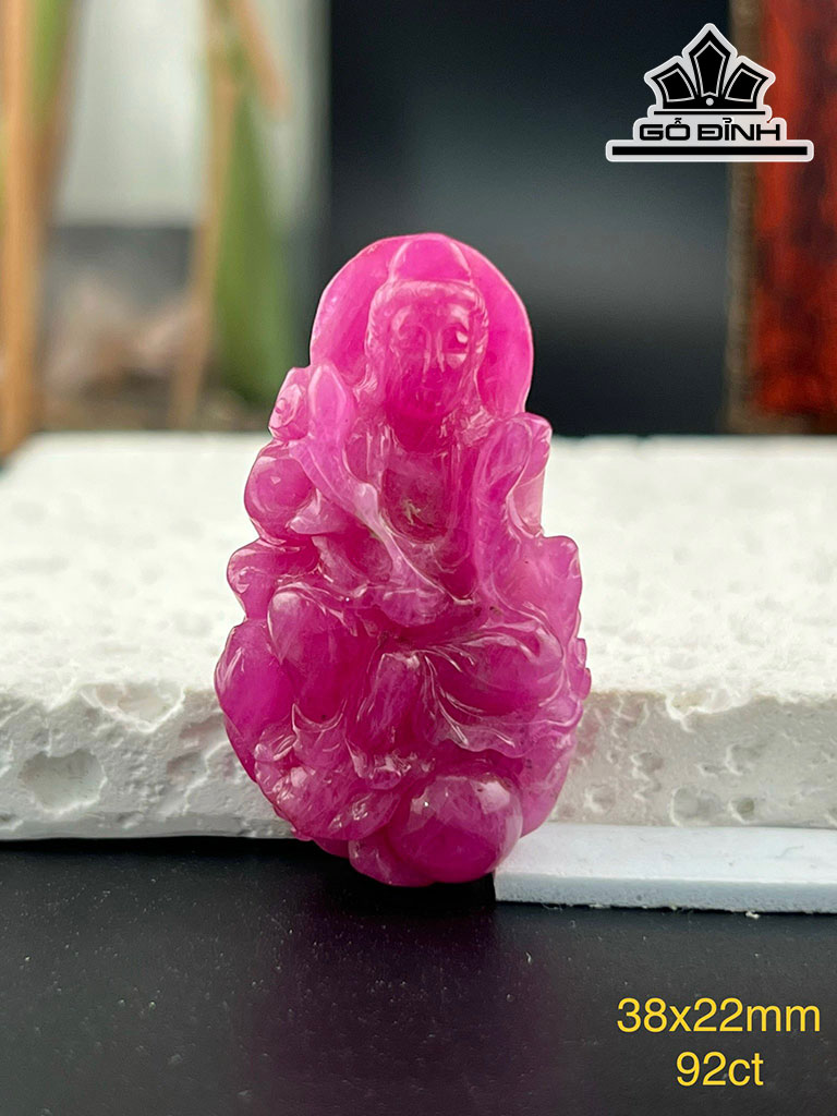 Mặt Dây Chuyền Quan Âm Đá Ruby Cao 38 Ngang 22 (mm) 92cts