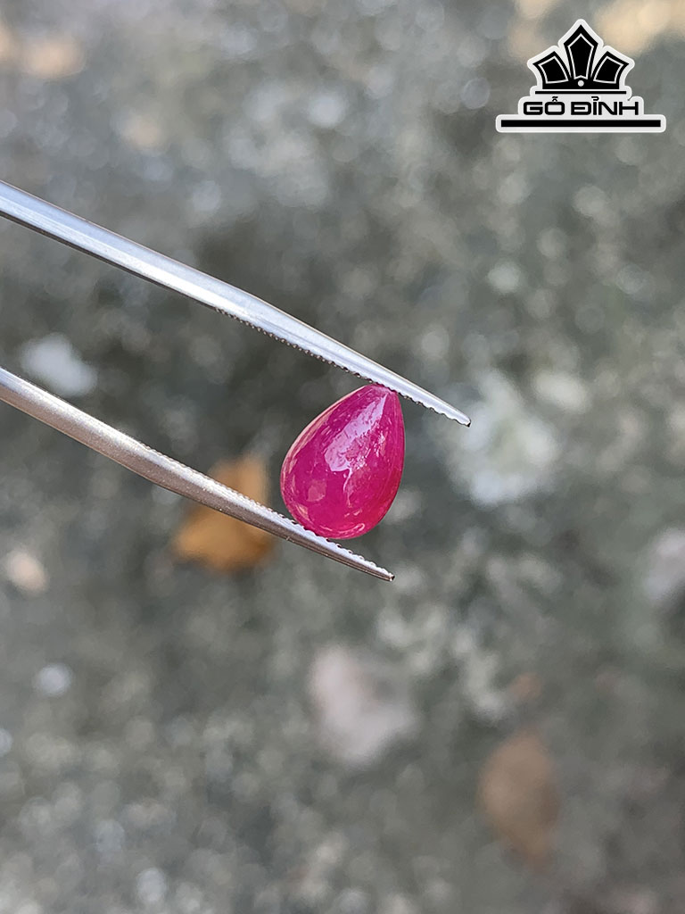 Viên Đá Ruby Cao 10,3 Ngang 7,2 Sâu 4,8 (mm) 3,7cts