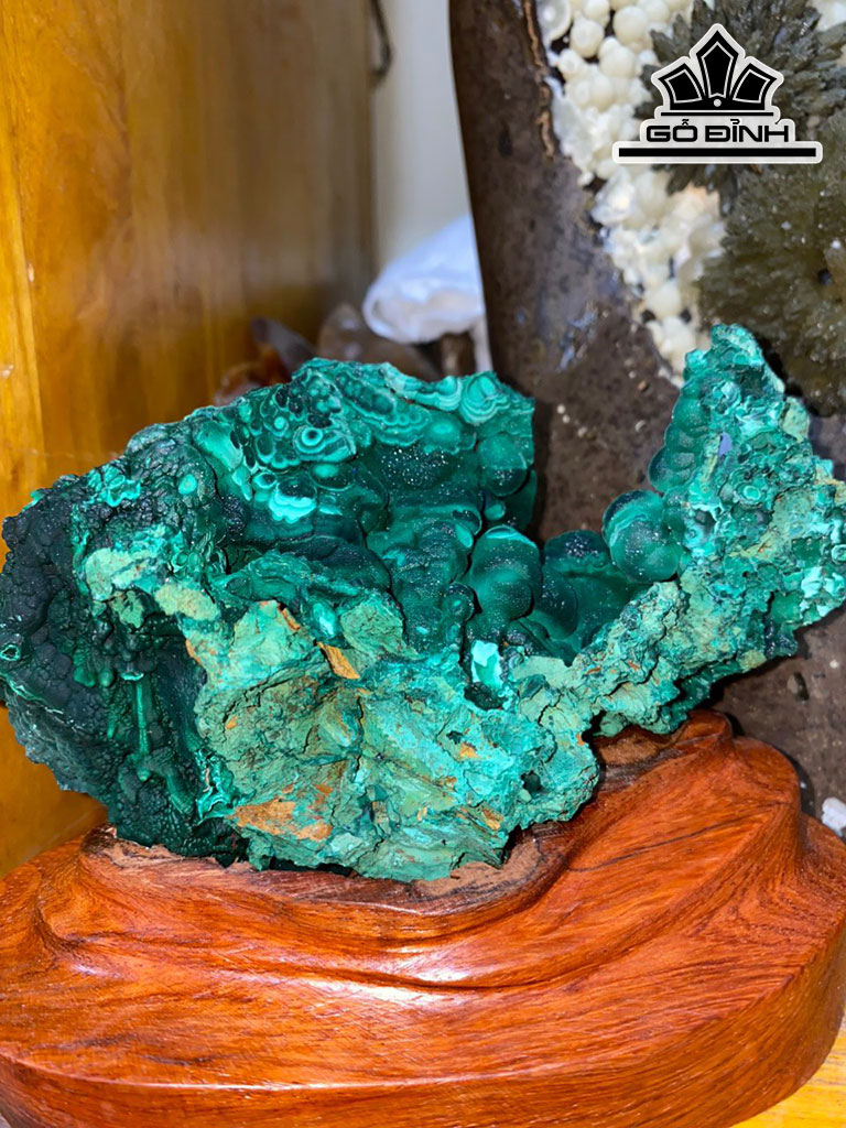Tác Phẩm Đá Malachite Cao 11 Ngang 16 (cm) 800g
