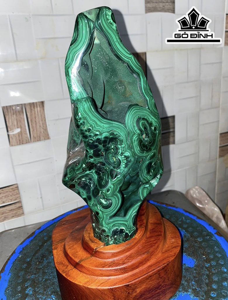 Tác Phẩm Đá Malachite Cao 27 (cm) 3,6kg