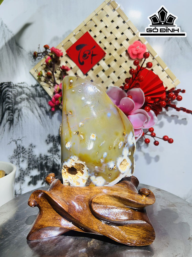 Tác Phẩm Đá Mã Não Cao 23 Ngang 17 (cm) 2,6kg