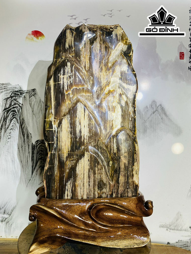 Tác Phẩm Gỗ Hóa Ngọc Cao 59 Ngang 32 (cm) 24,7kg