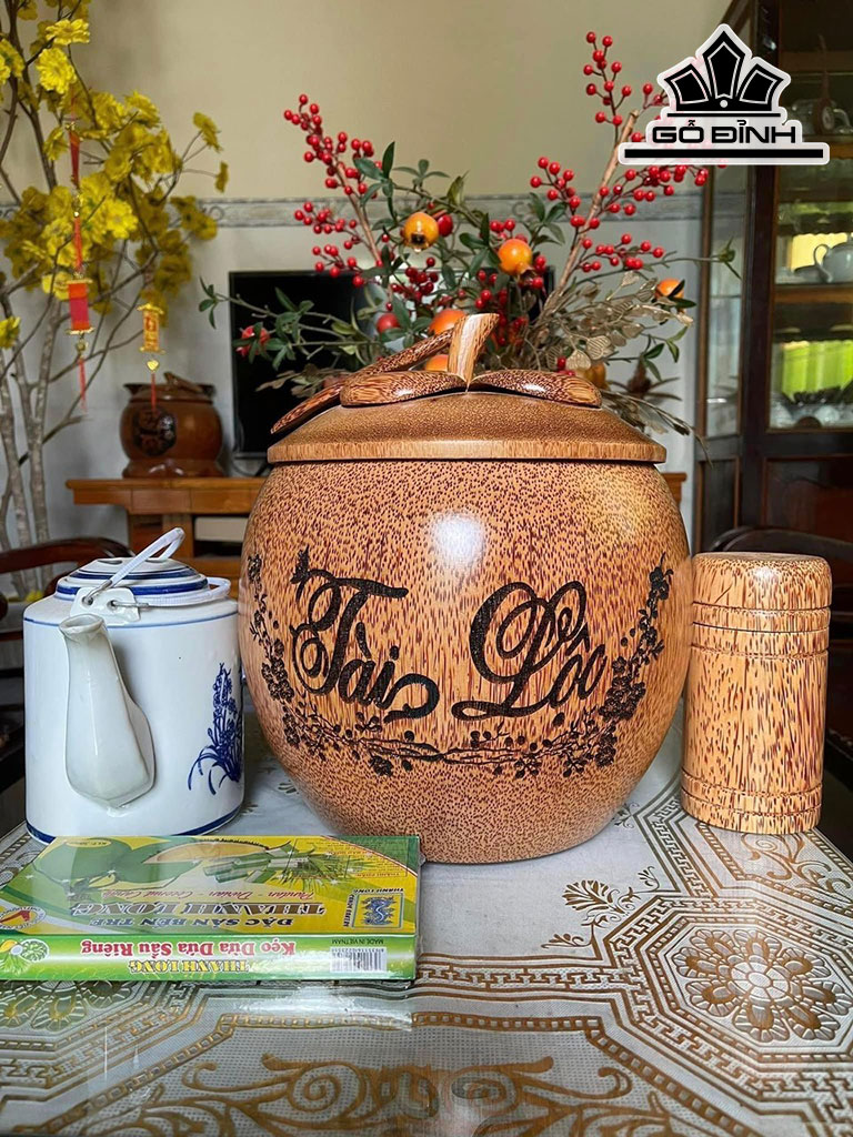 Vỏ Bình Giữ Nhiệt Nắp Măng Cụt Khắc Chữ Tài Lộc Gỗ Dừa Loại 2,5 Lít