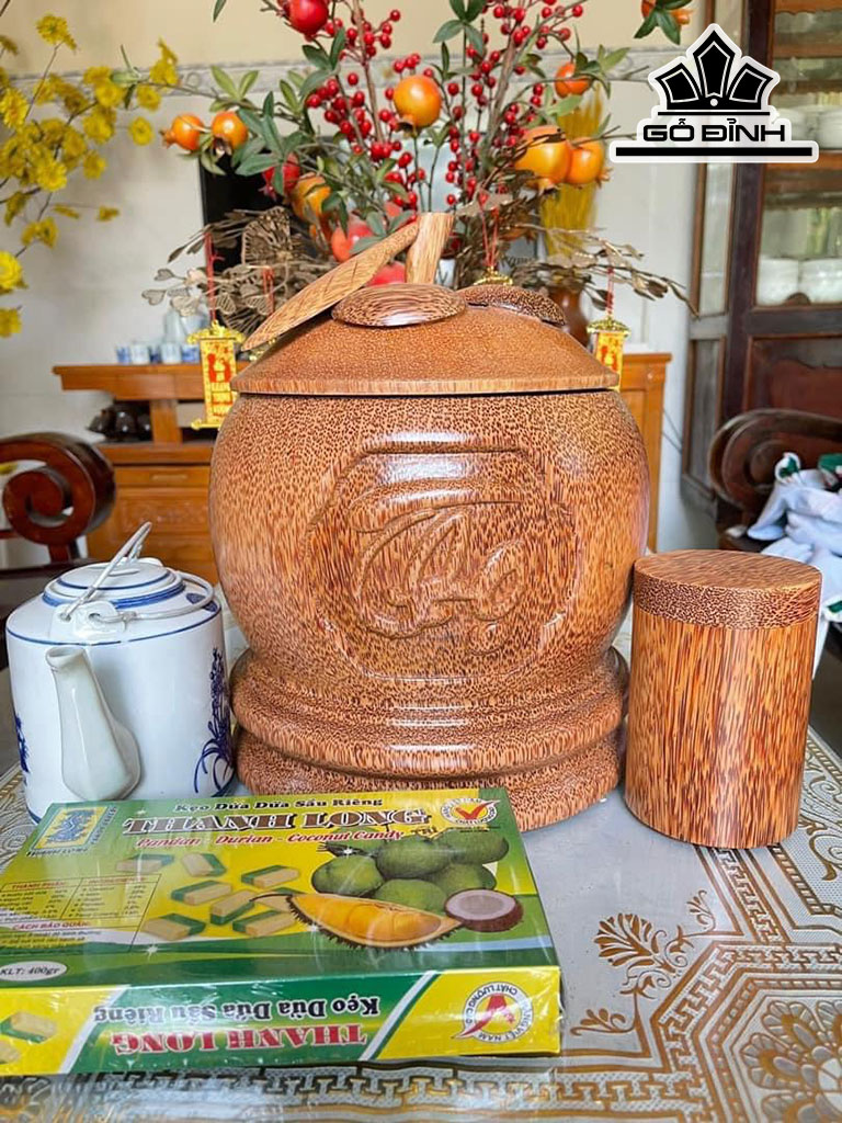 Vỏ Bình Giữ Nhiệt Nắp Măng Cụt Khắc Chữ Thọ Gỗ Dừa Loại 2,5 Lít