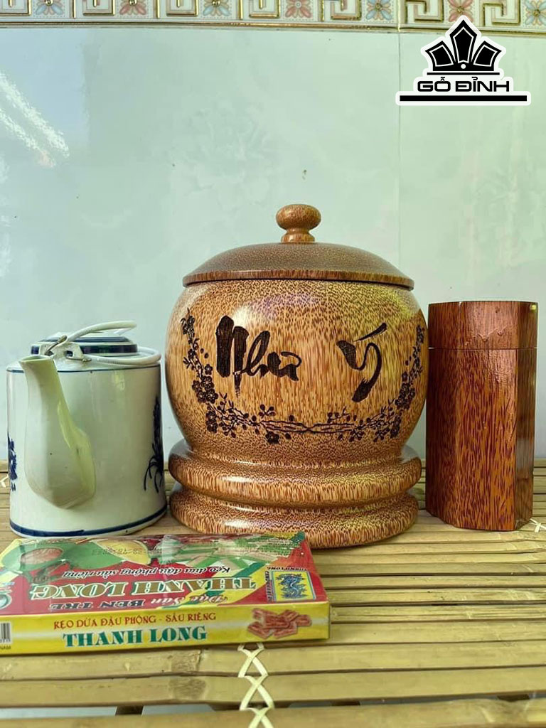 Vỏ Bình Giữ Nhiệt Nắp Nút Khắc Chữ Như Ý Gỗ Dừa Loại 1,5 Lít
