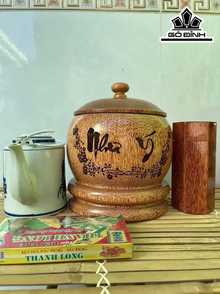 Vỏ Bình Giữ Nhiệt Nắp Nút Khắc Chữ Như Ý Gỗ Dừa Loại 2,5 Lít