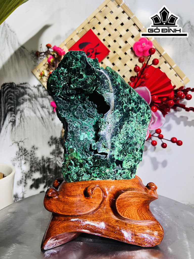 Tác Phẩm Đá Malachite Cao 25 Ngang 16 (cm) 2,1kg