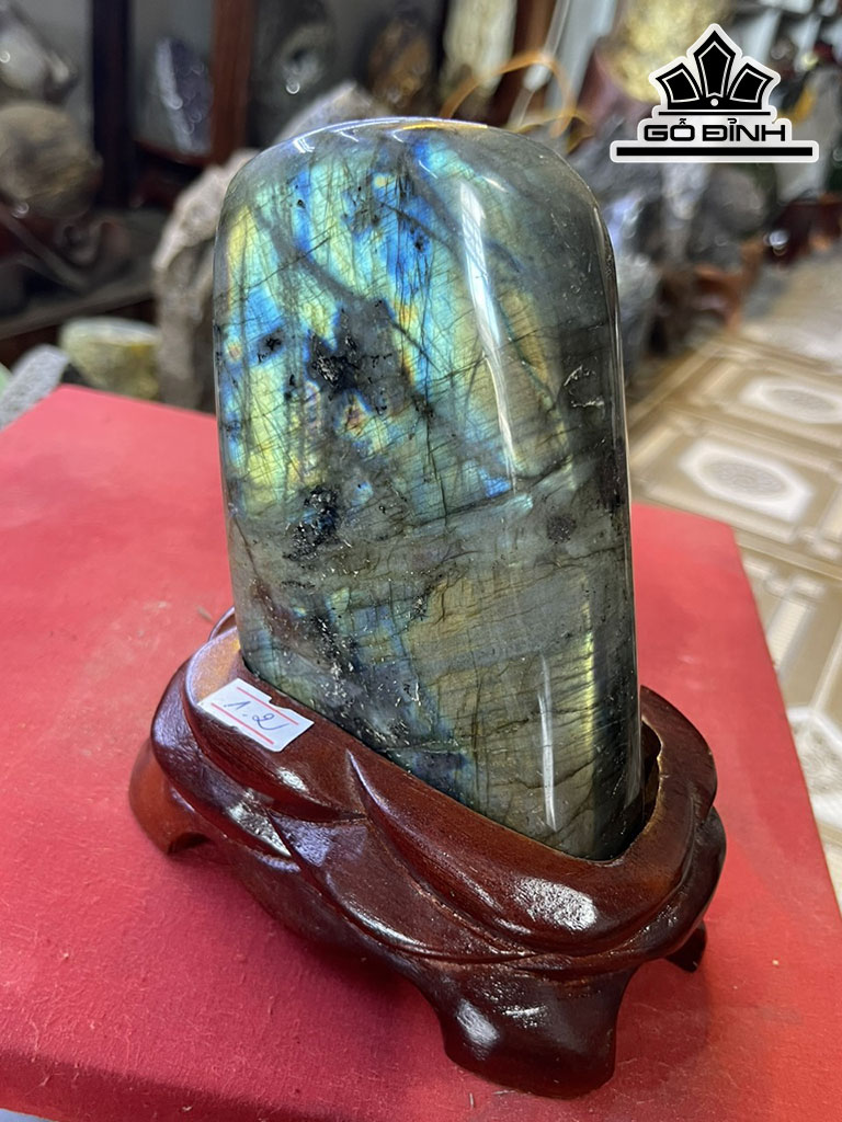 Tác Phẩm Đá Xà Cừ (Labradorite) Cao 16 (cm) 1,2kg