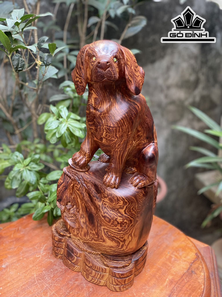 Tượng Chó Gỗ Hương Cao 45 Ngang 21 Sâu 15 (cm)