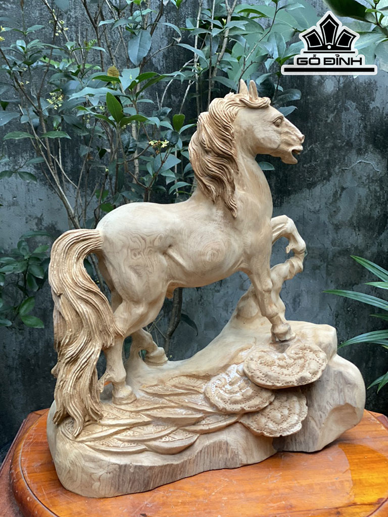 Tượng Nhất Mã Thong Dong Gỗ Ngọc Am Cao 45 Ngang 40 Sâu 19 (cm)