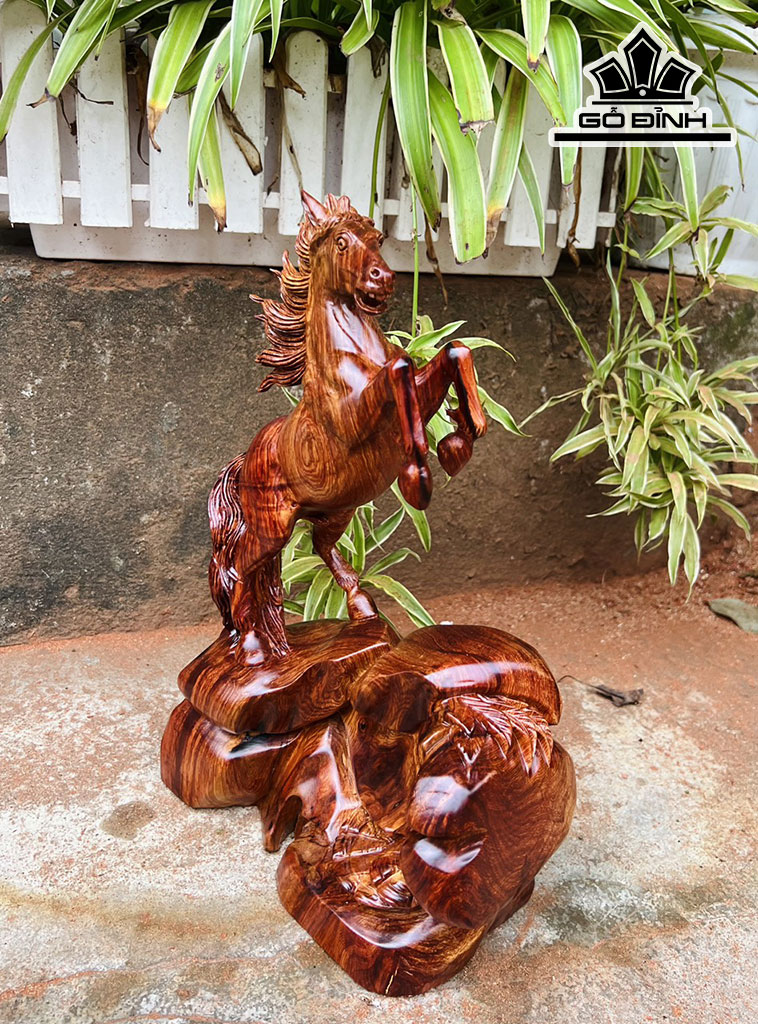 Tượng Ngựa Phong Thủy (Nhất Mã Phi Thiên) Gỗ Cẩm Cao 34 Ngang 11 Sâu 22 (cm)