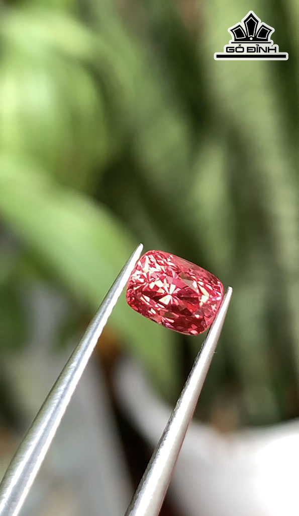Viên Đá Spinel Cao 4,6 Ngang 6,2 Sâu 4,8 (mm) 1,15cts