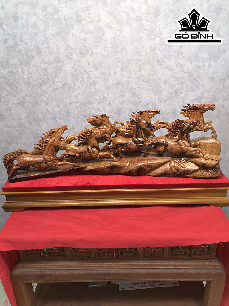 Tượng Bát Mã Phi Thiên Gỗ Cẩm Cao 29 Ngang 62 Sâu 14 (cm)