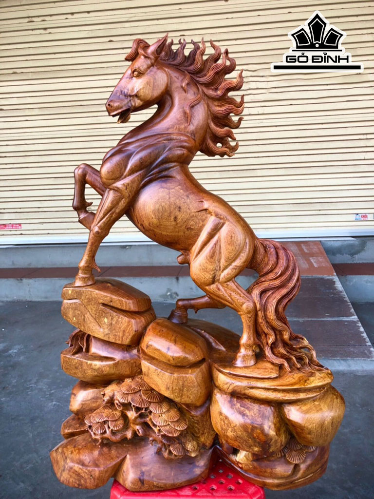 Tượng Nhất Mã Thong Dong Gỗ Hương Cao 68 Ngang 48 Sâu 20 (cm)