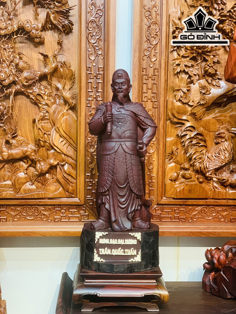 Tượng Trần Quốc Tuấn Gỗ Vương Mộc Tử Đàn Cao 62 Ngang 26 Sâu 21 (cm)