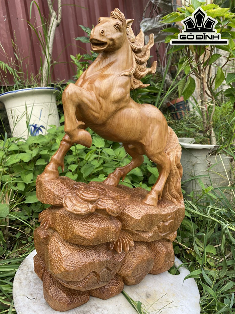 Tượng Ngựa Phong Thủy (Nhất Mã Thong Dong) Gỗ Ngọc Am Cao 43 Ngang 25 Sâu 12 (cm)