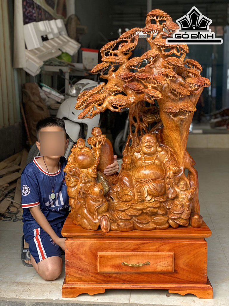 Tượng Phật Di Lặc Tam Phúc Ngự Gốc Tùng Gỗ Hương Cao Cả Kỷ 130 Ngang 68 Sâu 40 (cm)