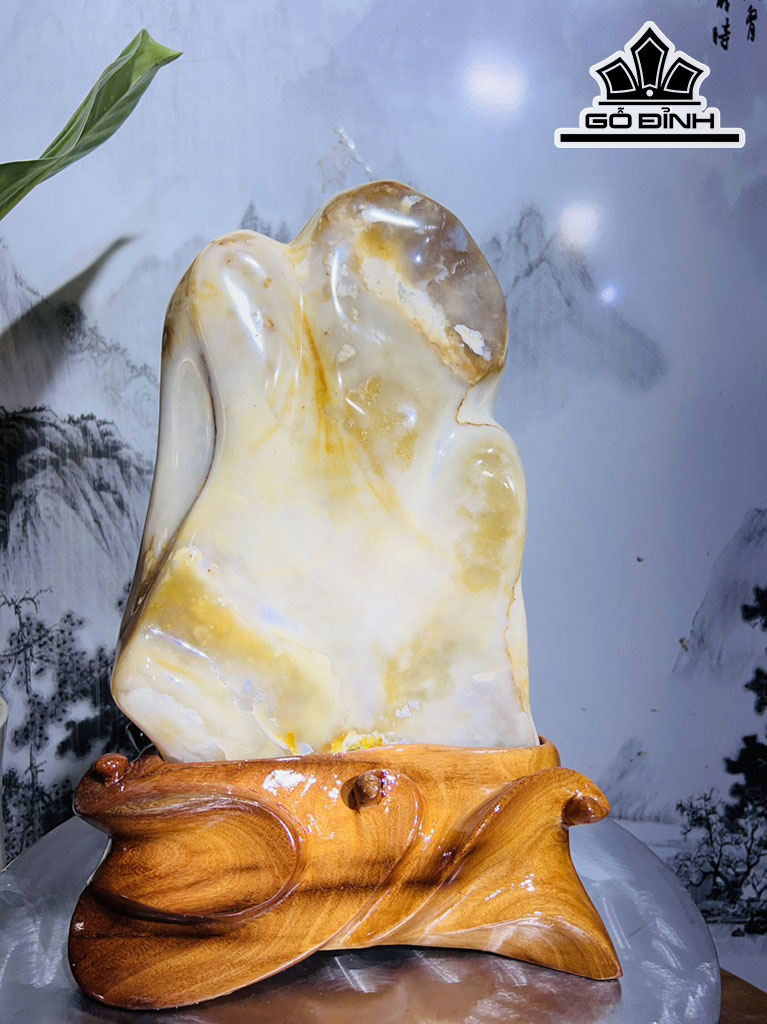 Tác Phẩm Đá Mã Não Cao 36 Ngang 23 (cm) 6kg