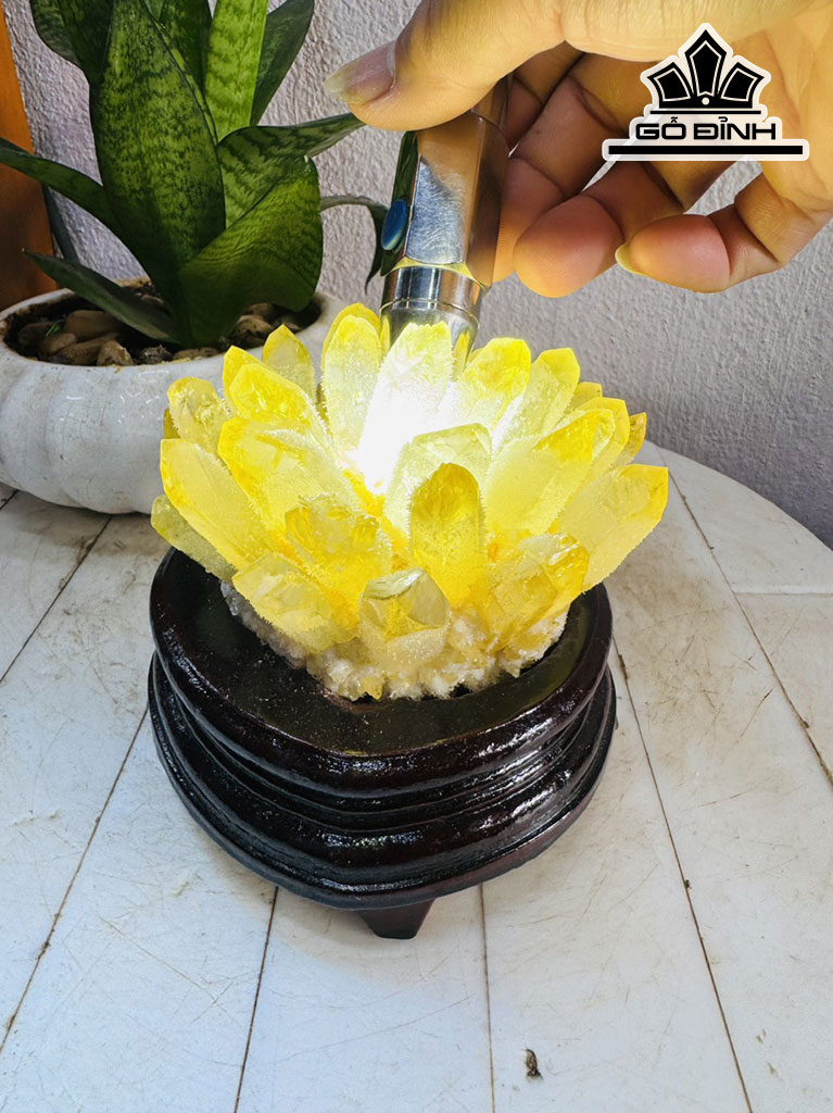 Tác Phẩm Đá Thạch Anh Vàng Cao 13 Ngang 12 (cm) 1,1kg