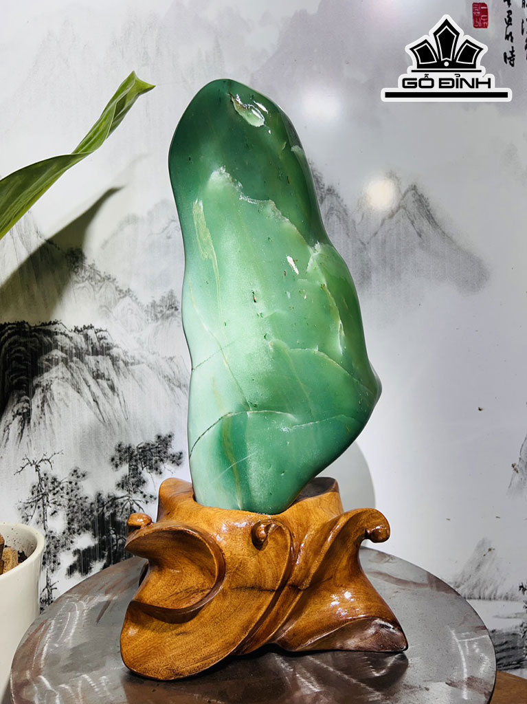 Tác Phẩm Đá Thạch Anh Xanh Cao 42 Ngang 22 (cm) 8,4kg