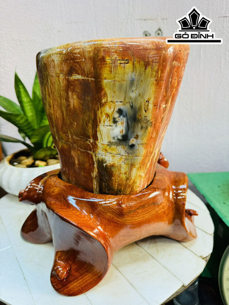 Tác Phẩm Gỗ Hóa Ngọc Cao 26 Ngang 18 (cm) 9,6kg