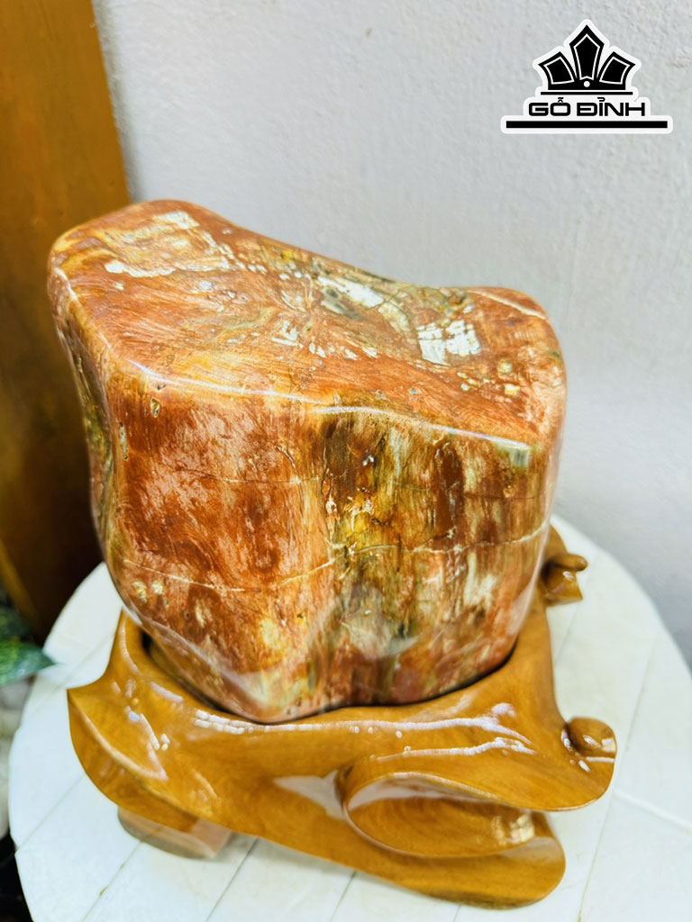 Tác Phẩm Gỗ Hóa Ngọc Cao 30 Ngang 18 (cm) 10,5kg