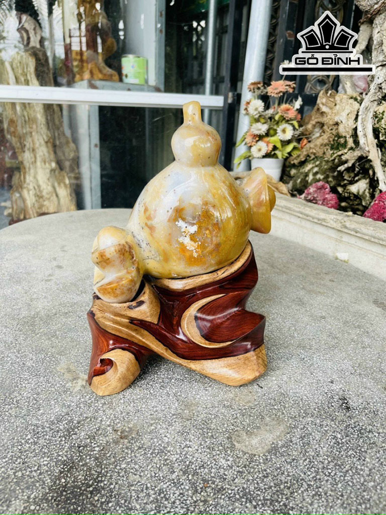 Tác Phẩm Đá Mã Não Cao 28 (cm) 4,3kg