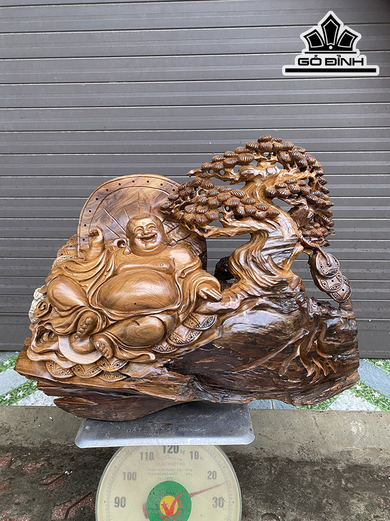 Tượng Phật Di Lặc Ngự Gốc Tùng Gỗ Bách Xanh Cao 50 Ngang 68 Sâu 23 (cm)