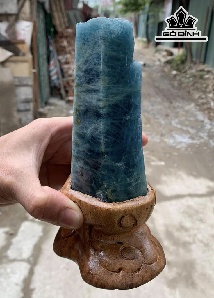 Tác Phẩm Đá Aquamarine Cao 14 Ngang 6 (cm) 6,9g