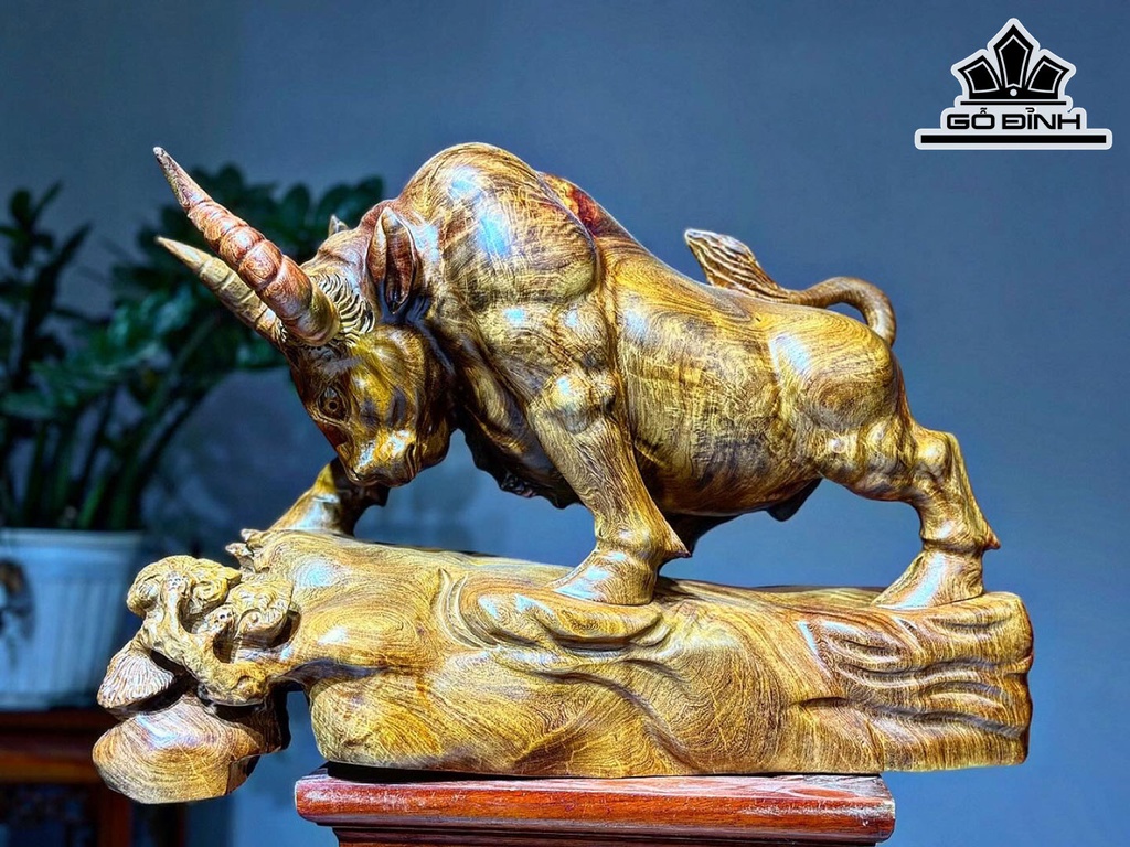Tượng Bò Tót Gỗ Hương Cao 34 Ngang 48 Sâu 20 (cm)
