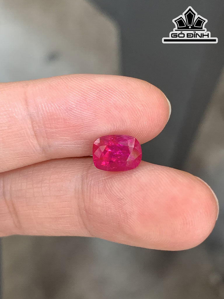 Viên Đá Ruby Đỏ Cao 8,3 Ngang 6 Sâu 4,9 (mm) 1,96cts