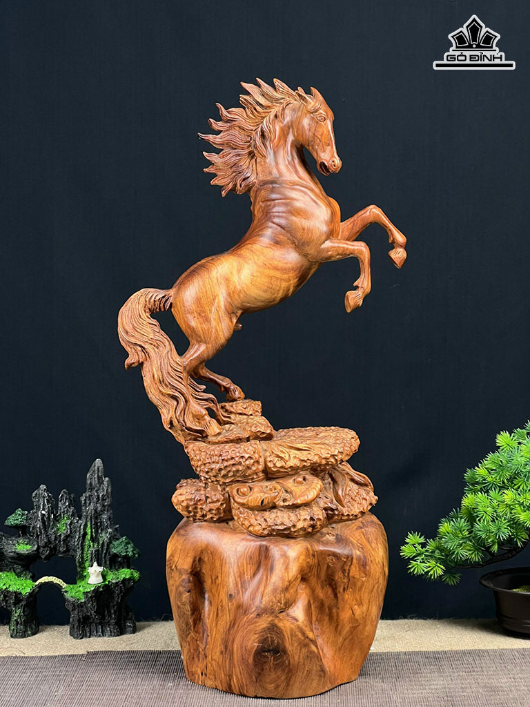 Tượng Ngựa Phong Thủy (Nhất Mã Phi Thiên) Gỗ Nu Hương Cao 52 Ngang 26 Sâu 20 (cm)