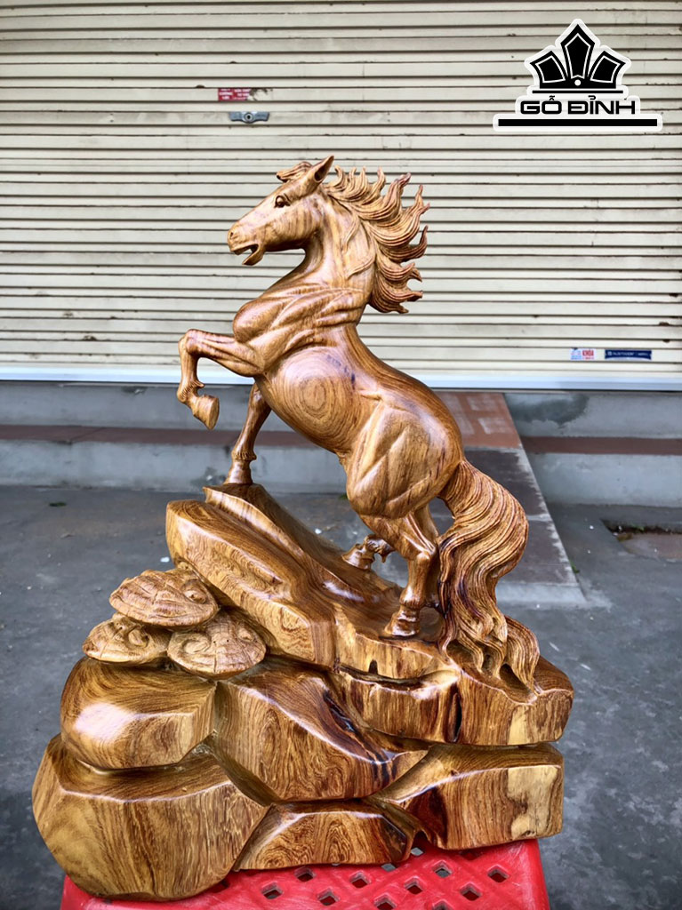 Tượng Ngựa Phong Thủy (Nhất Mã Phi Thiên) Gỗ Hương Cao 35 Ngang 26 Sâu 15 (cm)