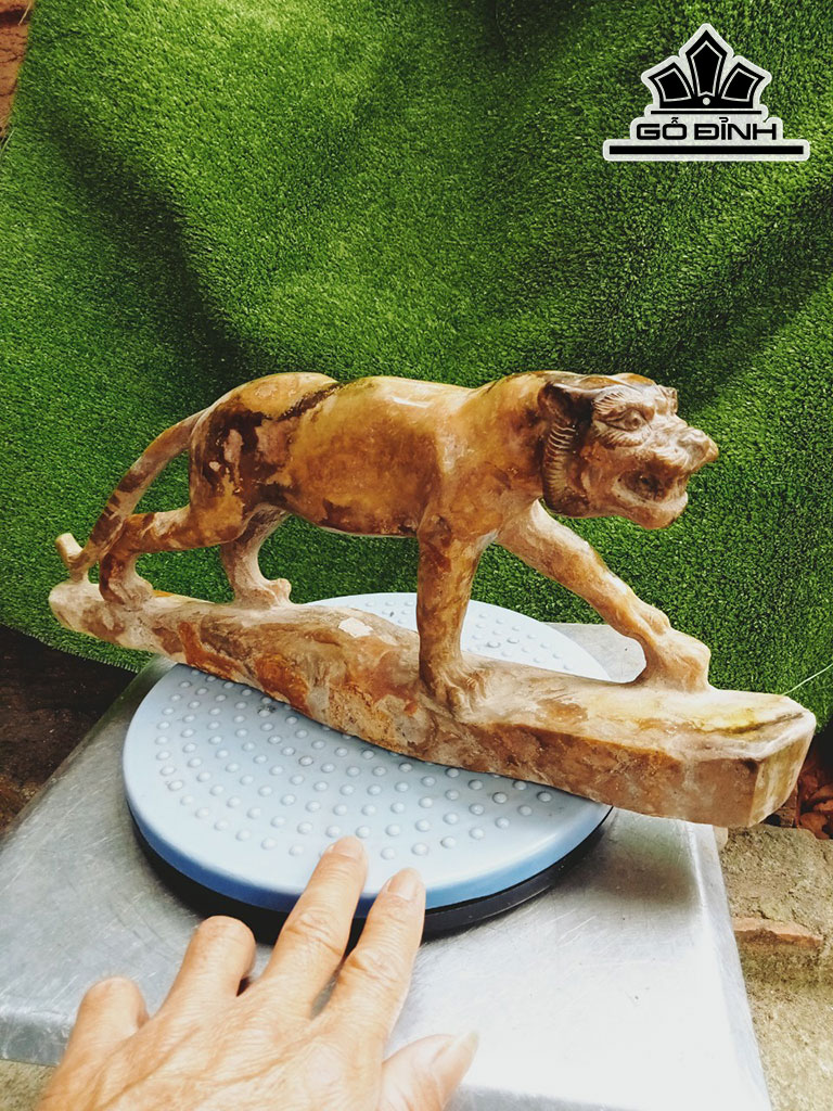 Tác Phẩm Hổ Săn Mồi Đá Canxedon Cao 17 Ngang 36 (cm) 3,2kg