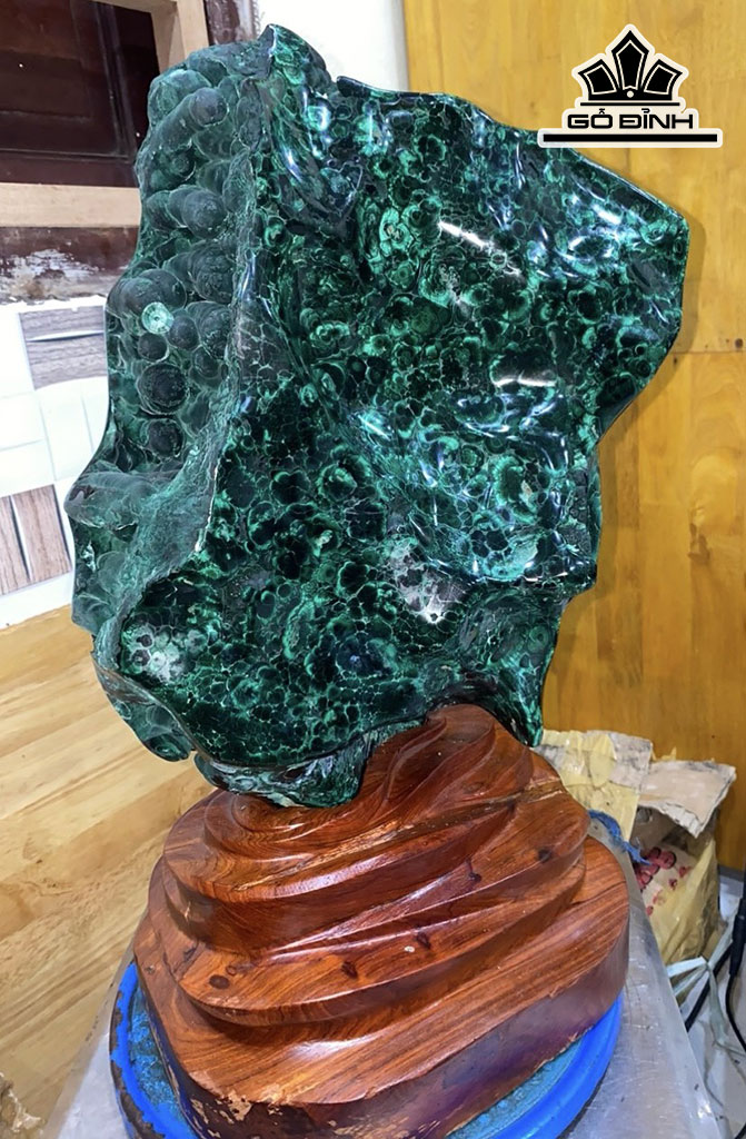 Tác Phẩm Đá Malachite Cao 47 (cm) 12,3kg