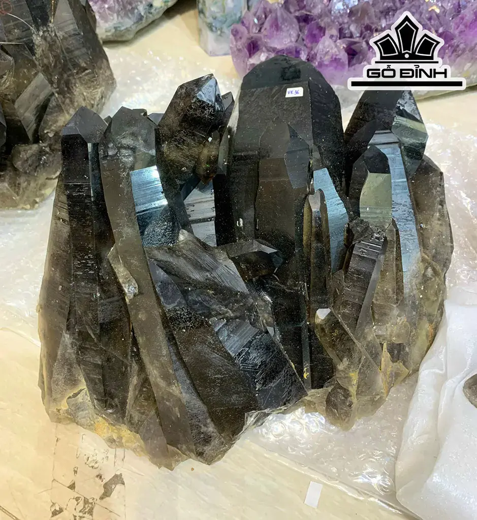 Tác Phẩm Đá Thạch Anh Đen Cao 31 Ngang 23 (cm) 12kg