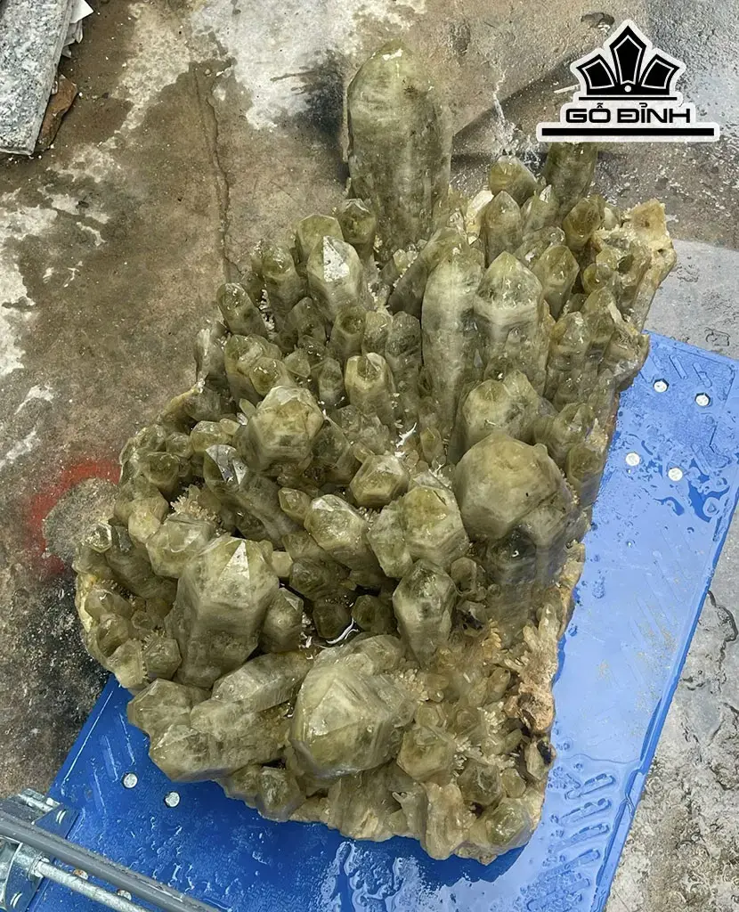 Tác Phẩm Đá Thạch Anh Vàng 65kg