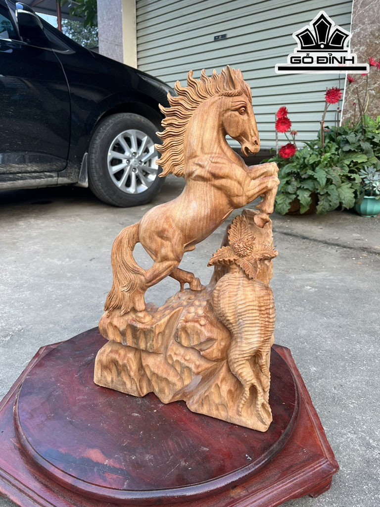 Tượng Ngựa Phong Thủy (Nhất Mã Phi Thiên) Gỗ Ngọc Am Cao 52 Ngang 32 Sâu 22 (cm)