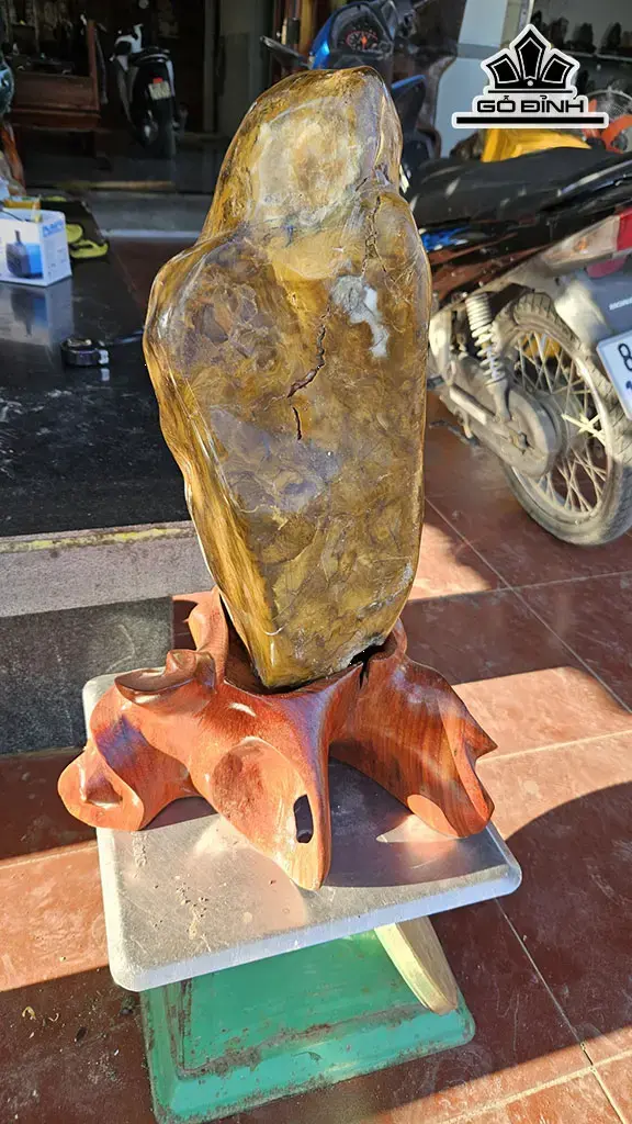 Tác Phẩm Đá Canxedon Vàng  Cao 55 Ngang 19 (cm) 21kg