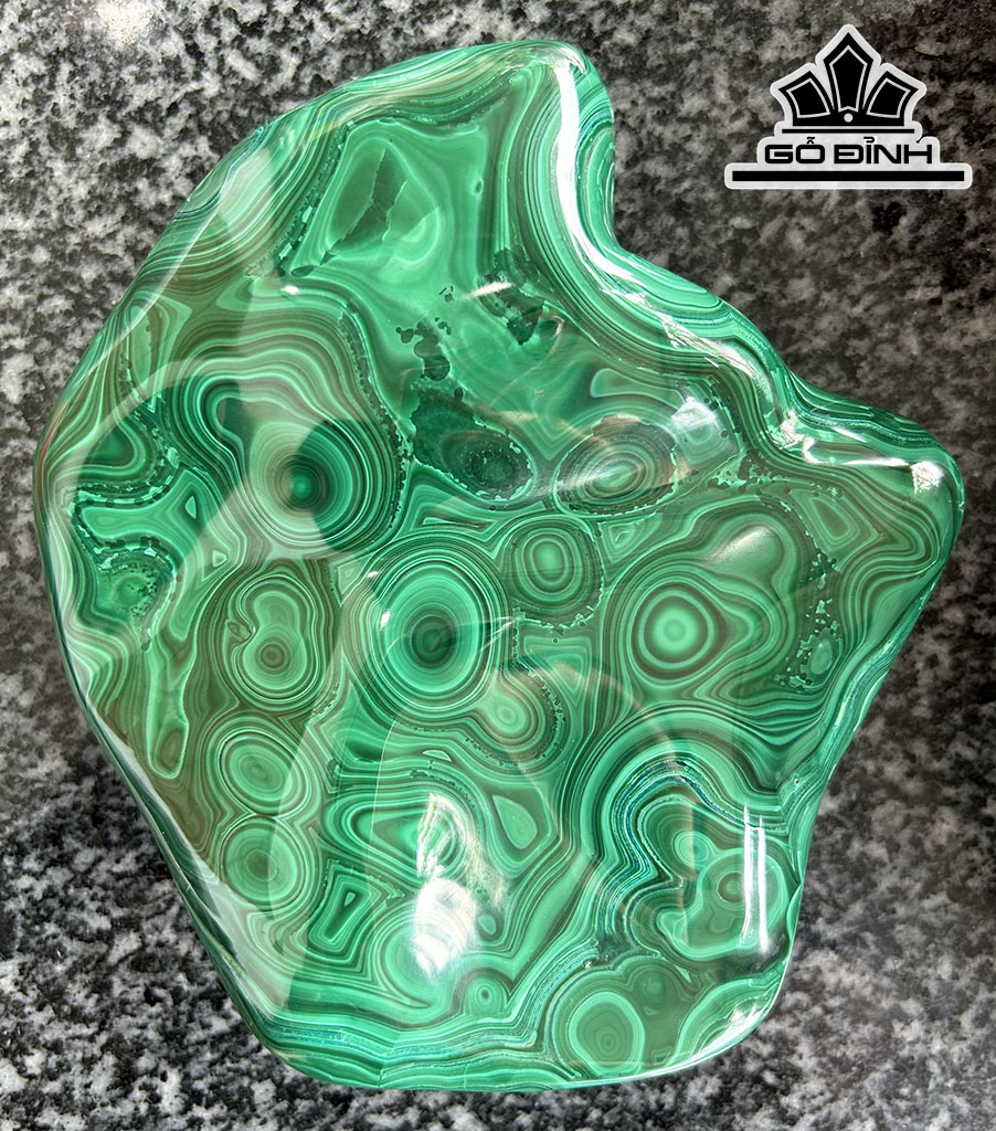 Tác Phẩm Đá Malachite Cao 15 Ngang 16 (cm) 1,6kg